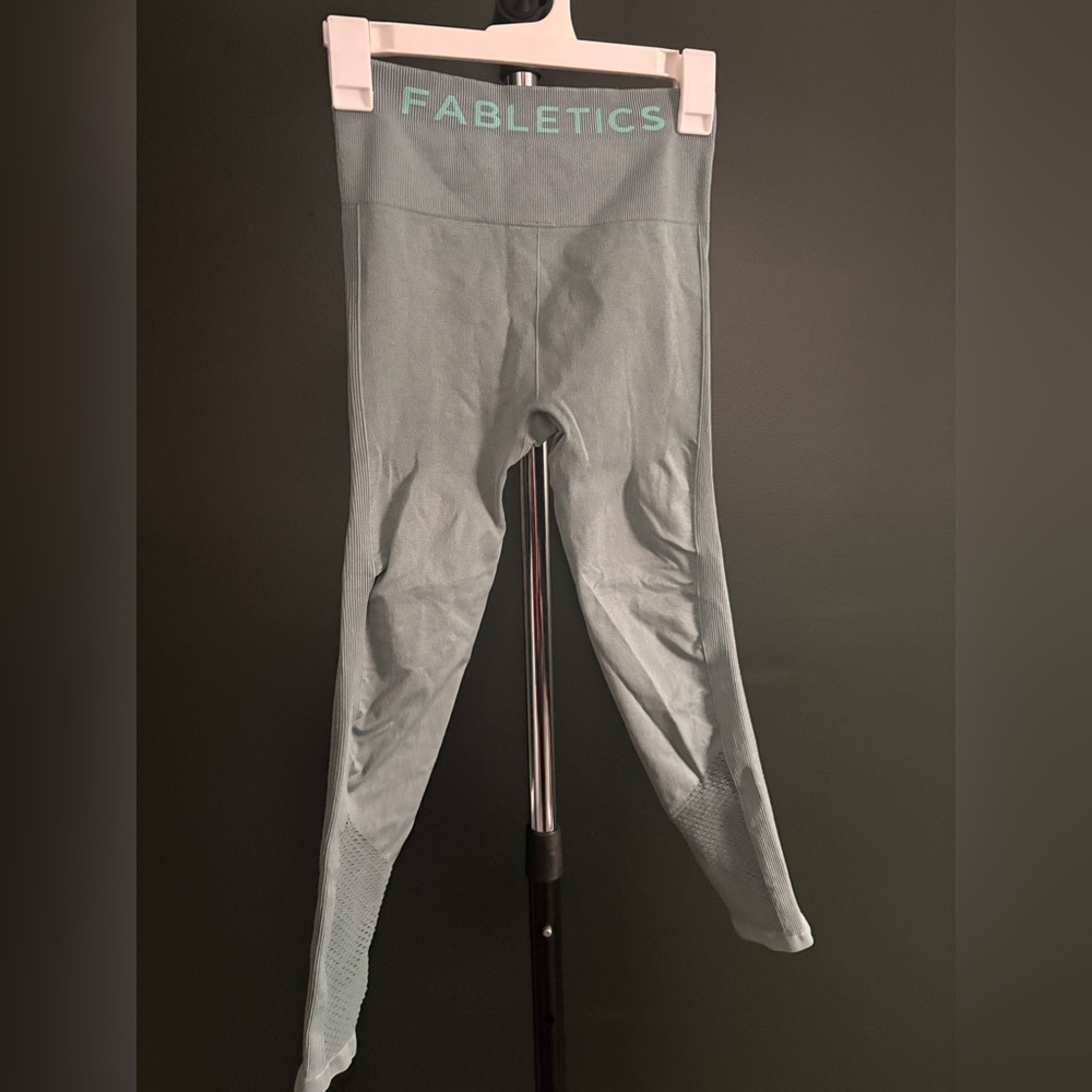 Fabletics Sync Seamless High-Waisted 7/8 Leggings